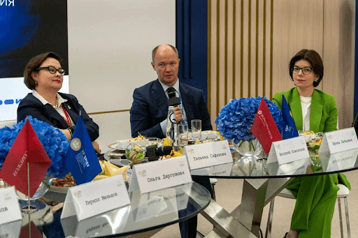 Дискуссионная панель ПМЭФ 2022: «Пульс цифровизации: люди и технологии»